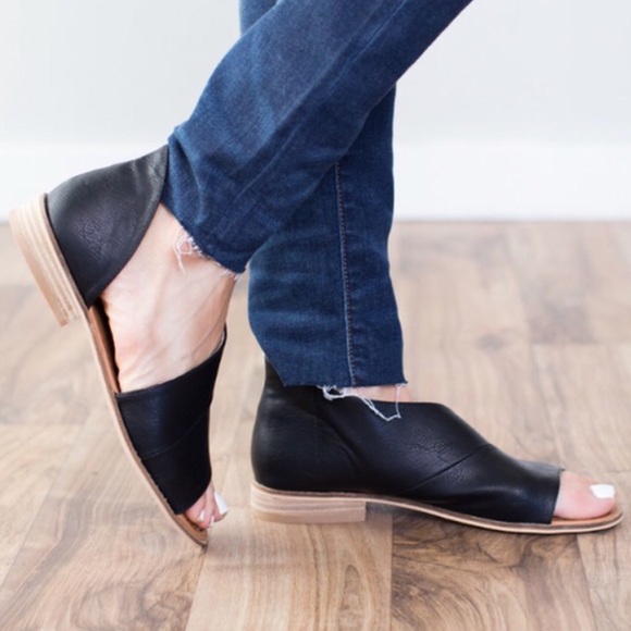 RELISTED SIZES 5.5 - 7.5 - 8.5 AVAILABLE side cute-out flats - Picture 4 of 7